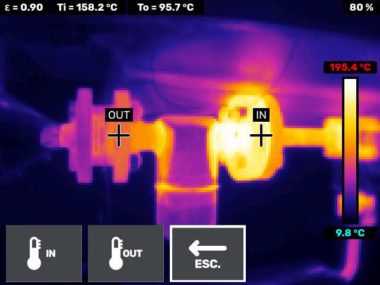 Mesure de températures entrée et sortie de purgeur vapeurTemperature control on piping with embedded thermal camera in LEAKSHOOTER